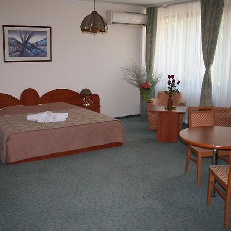 Hotel Nicol Plovdiv Buitenkant foto