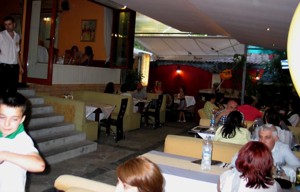 Hotel Nicol Plovdiv Buitenkant foto