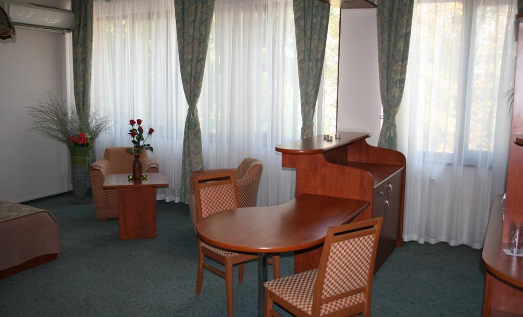 Hotel Nicol Plovdiv Buitenkant foto