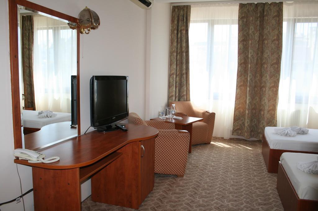 Hotel Nicol Plovdiv Buitenkant foto