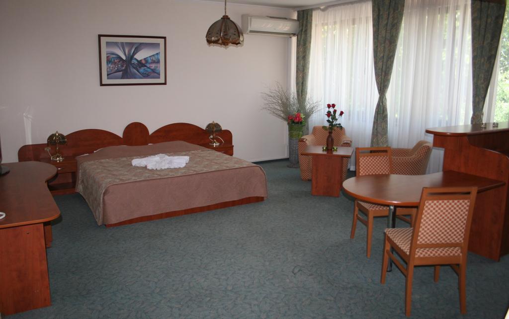 Hotel Nicol Plovdiv Buitenkant foto