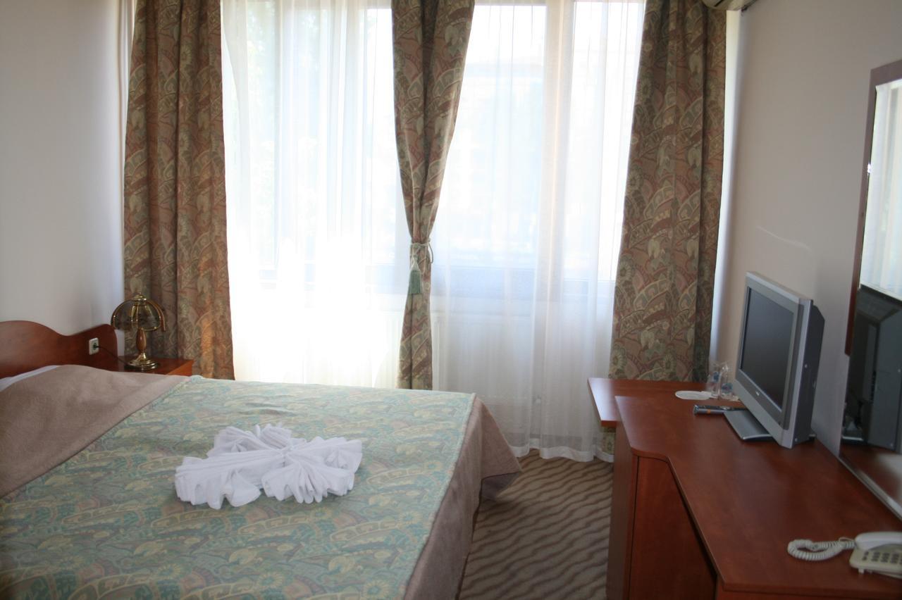 Hotel Nicol Plovdiv Buitenkant foto